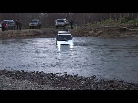 Видео: Привет из 2013 года. О том как Крузер, Терано и Делика покоряли верховья реки Найча.
