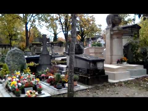 Видео: Смерть на лыжном курорте 🎿 Молодой Французский актёр. Кладбище Пер-Лашез/Cimetière du Père-Lachaise.