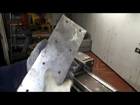 Видео: Самодельный токарный станок. Малая продольная и резцедержатель.