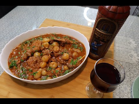 Видео: СЕКРЕТЫ ПРИГОТОВЛЕНИЯ ВКУСНЕЙШЕГО КРОЛИКА по ГРЕЧЕСКИ- СТИФАДО / RABBIT according to Greek "STIFADO"