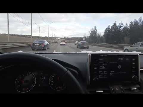 Видео: Toyota Rav 4 2020, как автомобиль едет по трассе