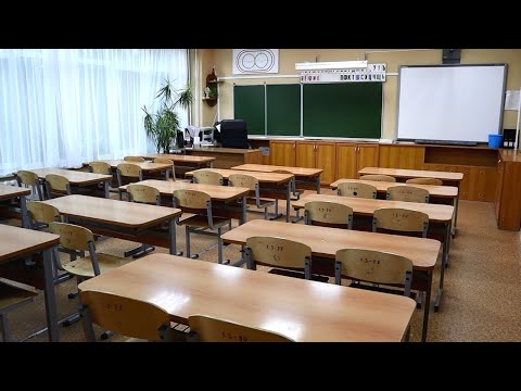 Видео: НЕВЕРОЯТНО ТРОГАТЕЛЬНОЕ поздравление от любящих родителей на выпускной 2021 11 класс ДО СЛЕЗ