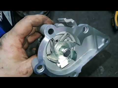 Видео: Замена помпы Хендай Акцент Тагаз