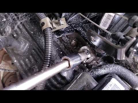 Видео: Ремонт шланга отопителя Chevy GMC Vortech во впускном коллекторе