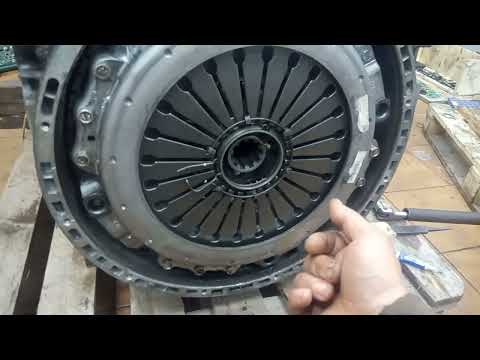 Видео: ЯМЗ 650-651 как установить выжимной подшипник.