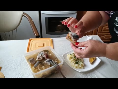 Видео: Маринованная скумбрия. Быстрый и легкий рецепт. Получилось очень вкусно!
