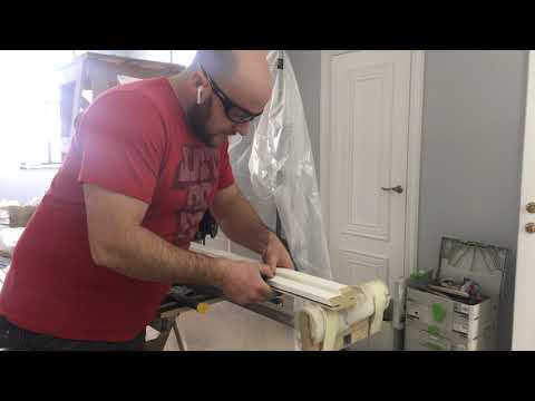 Видео: Как установить дверь от и до. Часть 3. Врезка петель в коробку.