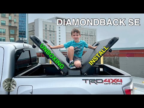 Видео: Установка защитного кожуха кузова грузовика DiamondBack SE Tacoma | Сделано в США