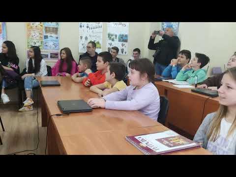 Видео: Хайгашод Агасян пее с четвъртокласниците от СУ "Д-р Петър Берон" - Свиленград