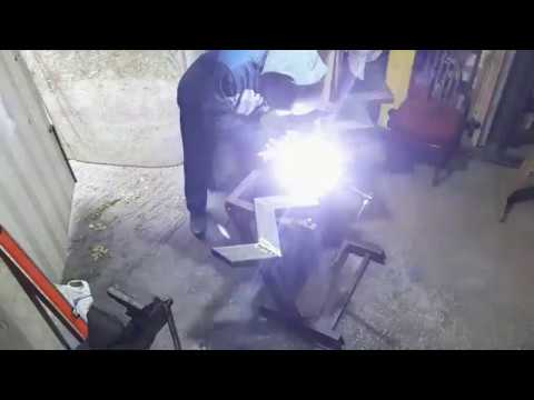 Видео: Ручная работа, изготовление каркаса лестницы.
