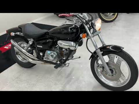 Видео: Мотоцикл круизер minibike Honda Magna 50 рама AC13 cruiser чоппер мини-байк гв 2007 пробег 24 т.км