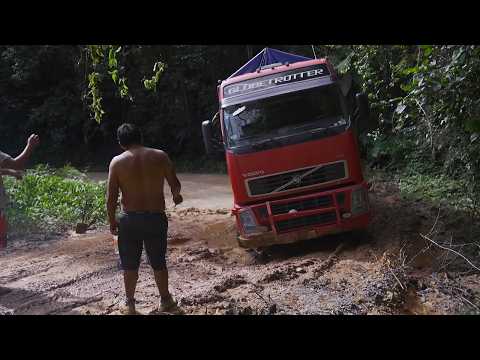Видео: Перу, борьба в джунглях | Самые смертельные путешествия