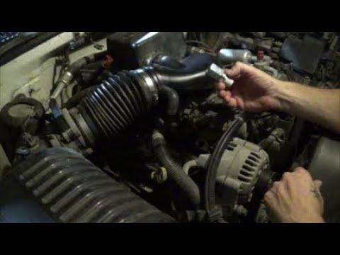 Видео: Замена адаптера шланга отопителя CHEVY 1500 98 5 7 л