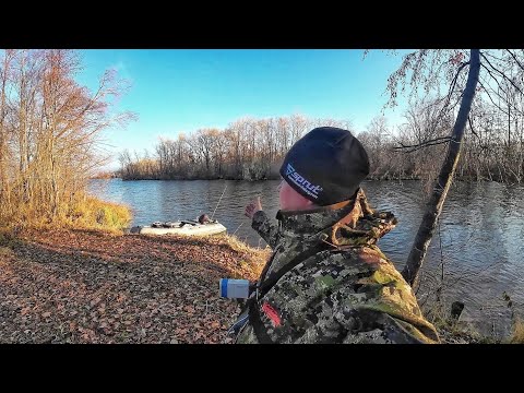 Видео: ОДИН ЗАБРОС И...!😱 ПОПАЛ НА ПЕРВЫЙ ЛЕД. Рыбалка на спиннинг.
