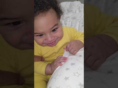 Видео: МАЛЫШ ЛИАМ КАЧАЛСЯ ВСЕ УТРО