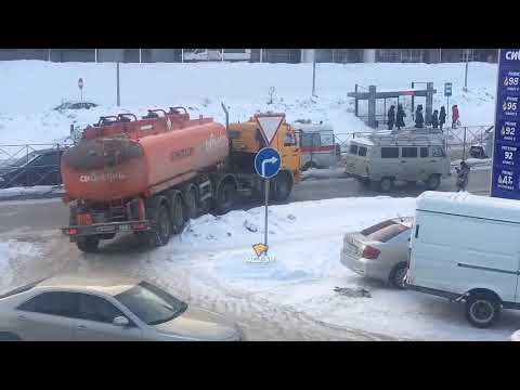 Видео: ДОБРЫЕ ПОСТУПКИ ВОДИТЕЛЕЙ ВНЕДОРОЖНИКОВ НА ДОРОГЕ.СПАСЕНИЕ НА ДОРОГЕ