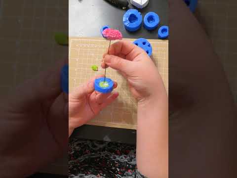 Видео: Хризантема, чашелистик. МК холодный фарфор.