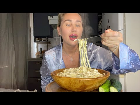 Видео: МУКБАНГ /ПАСТА С КАЛЬМАРАМИ /ПОДРУГА ПЕРЕСПАЛА С МОИМ ПАРНЕМ