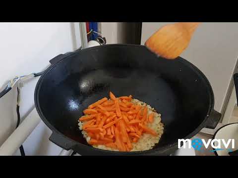 Видео: Куриные потроха в казане.