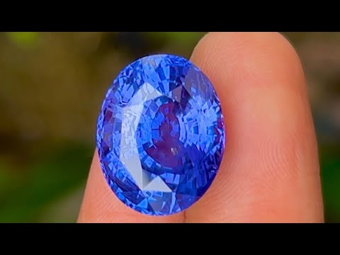 Видео: Сапфир со сменой цвета.