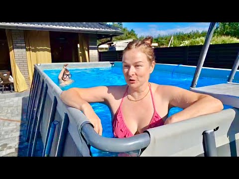 Видео: Оксана и София первый раз в большом бассейне. Лечим нашу собаку. Ника Лайф