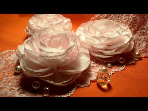 Видео: Fabric flowers: big corsage rose/tutorial/Цветы из ткани: большая корсажная роза/МК