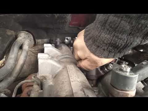 Видео: снятие форсунок3 .  ивеко дейли 4. removal of Komon rail Bosch Iveco daily injectors on a big run