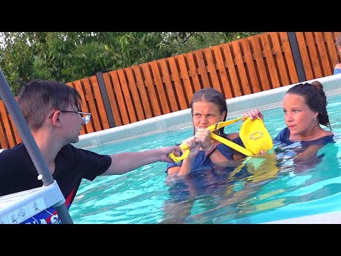 Видео: КТО ЗАБРОСИЛ АЙФОН УЧИЛКИ В ВОДУ?!