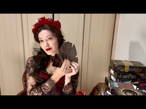 Видео: Вампиры и Готика на картах Таро🥀🖤🥀 Vampires and Gothic Art in Tarot Cards🖤🌹🖤