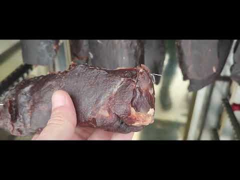 Видео: Холодное копчение лосятины! Бастурма из лосятины!
