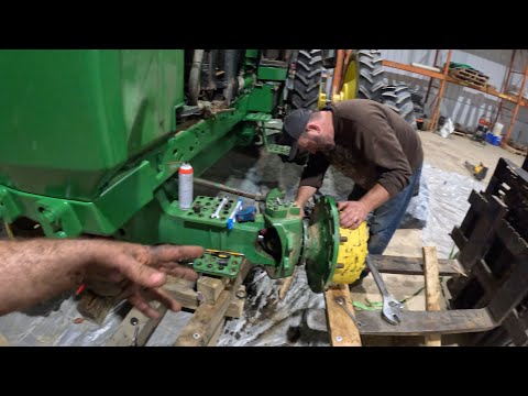 Видео: Замена сальника переднего приводного вала JD 4650