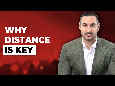 Видео: Почему мужчины ВСЕГДА реагируют на расстояние?