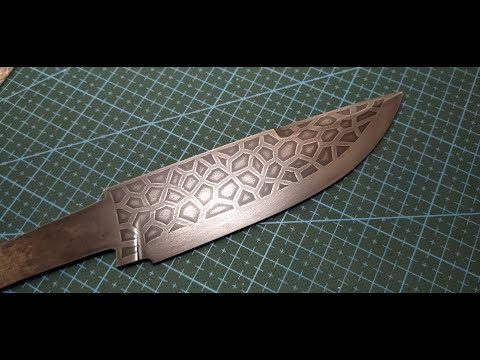 Видео: делаем нож, травим рисунок