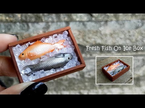 Видео: Миниатюрная свежая рыба на льду - мастер-класс по лепке из полимерной глины