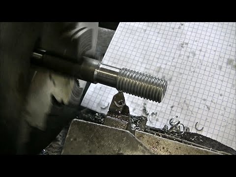 Видео: Нарезание резьбы резцом на самодельном токарном станке по металлу