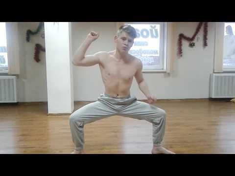 Видео: Как разогреть ноги перед растяжкой? Топ 7 упражнений для мышц ног дома!