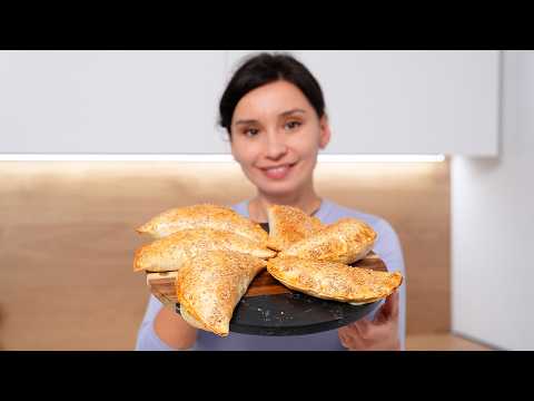 Видео: БЕЗ грамма жира! Я в восторге от ЭТОГО РЕЦЕПТА! Очень вкусные чебуреки из лаваша в духовке