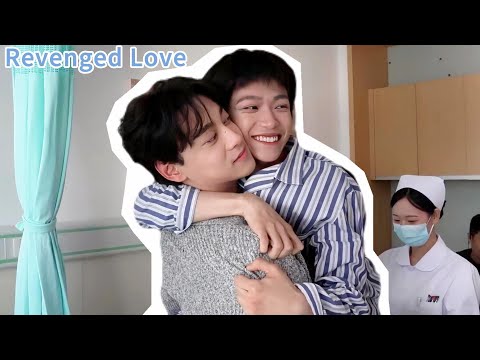 Видео: Кадр из клиники💗 Врач случайно коснулся коллеги, тот покраснел: «Как неловко!»