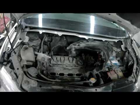 Видео: Замена свечей зажигания Nissan Serena HFC26