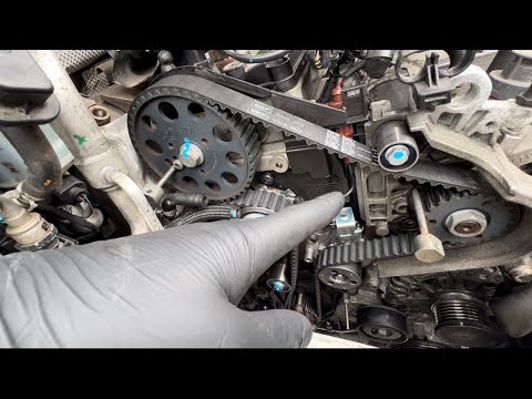 Видео: Volkswagen Passat 2.0TDI CRLB Замена ремня ГРМ и водяного насоса из-за чрезмерной утечки охлаждаю...