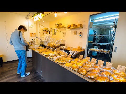 Видео: Симпатичная пекарня! Выпечка хлеба начинается в 5 часов в небольшой пекарне, которой управляет пара!