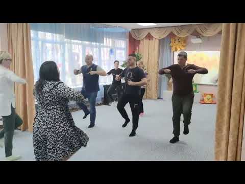 Видео: Мастер-класс с родителями от музыкальных руководителей