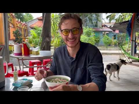 Видео: Как правильно есть вьетнамский Фо Бо