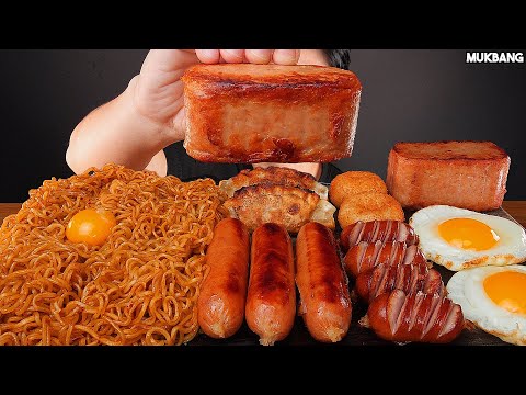 Видео: колбаса и лапша SPICY INDOMIE MI GORENG NOODLE SAUSAGE DUMPLING EGG EATING ASMR MUKBANG