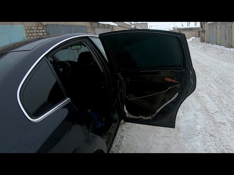 Видео: Как открыть заклинившую дверь vw passat