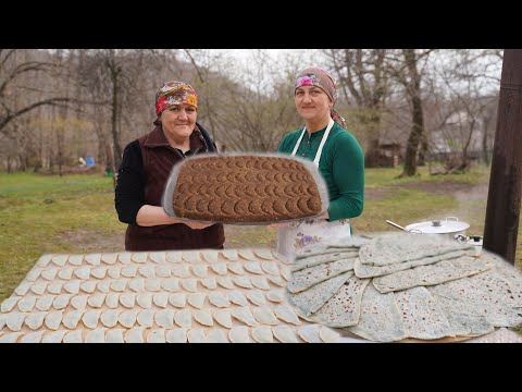 Видео: В Деревне приготовили вкусные Пельмени и Кутабы с крапивой.