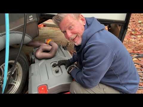 Видео: #SarasotaTim Camco Rhino Heavy Duty 28 галлонов... переносной бак для слива отходов, чтобы опорож...