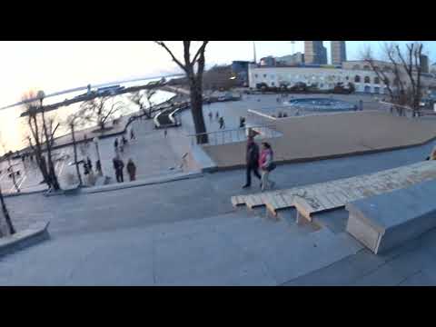 Видео: ВЛАДИВОСТОК. Апрельский вечер. Прогулка по центру города. Закат на набережной и движуха. Апрель 2022