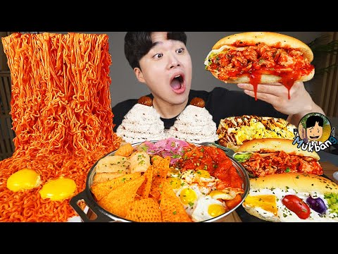Видео: Текст) ASMR MUKBANG острая лапша и ХОТ-ДОГ, Десерт и ттеокбокки !! Корейский магазин