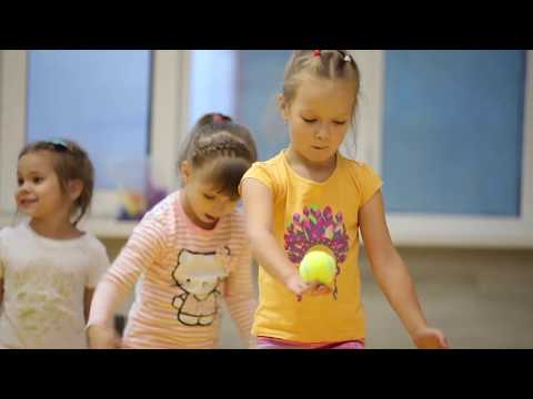 Видео: Детская тренировка по скалолазанию 4-5 лет